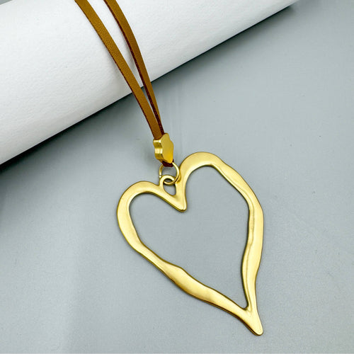 Ole - Hollow Heart Shaped Necklace