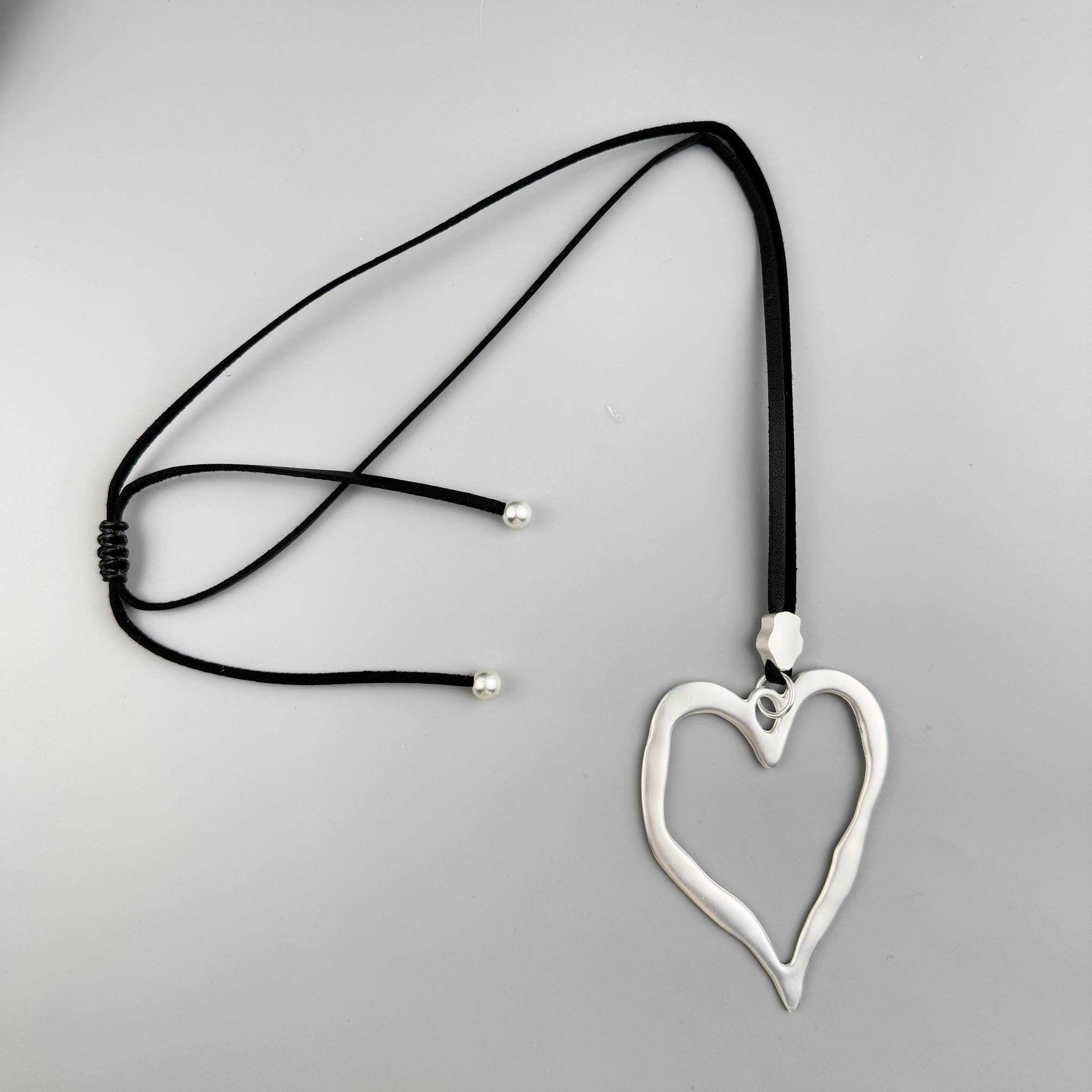 Ole - Hollow Heart Shaped Necklace