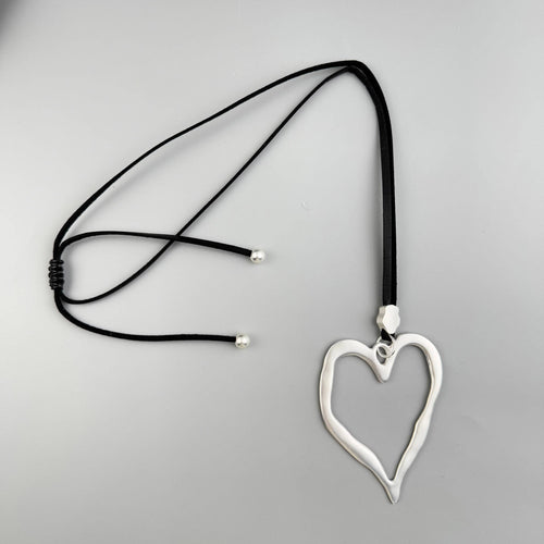 Ole - Hollow Heart Shaped Necklace