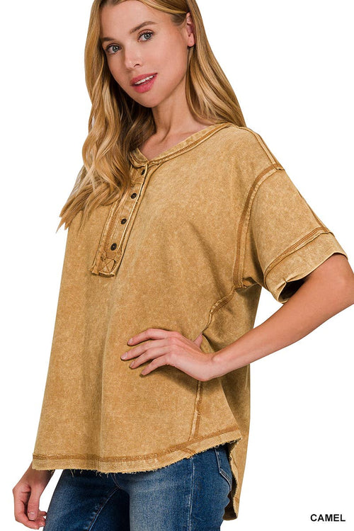 42POPS - `.Washed Raw Edge Detailed Button Closure Top