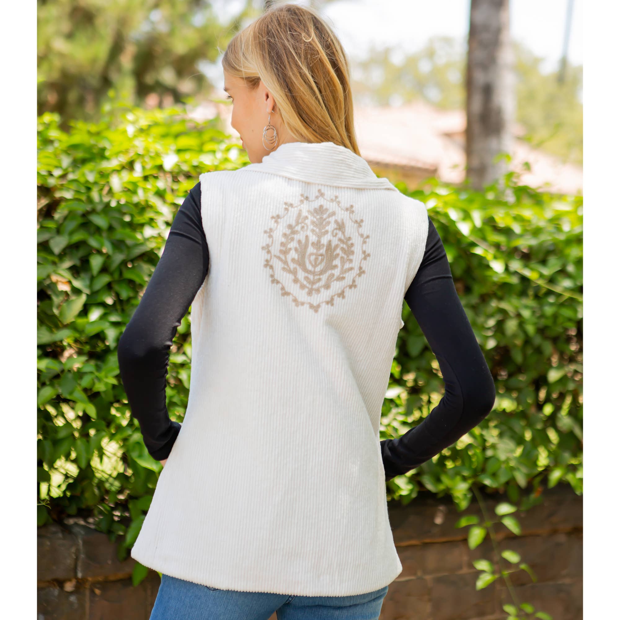 Young Threads - Womens Casual Sleeveless Embroidered Zipper Vest With Pockets