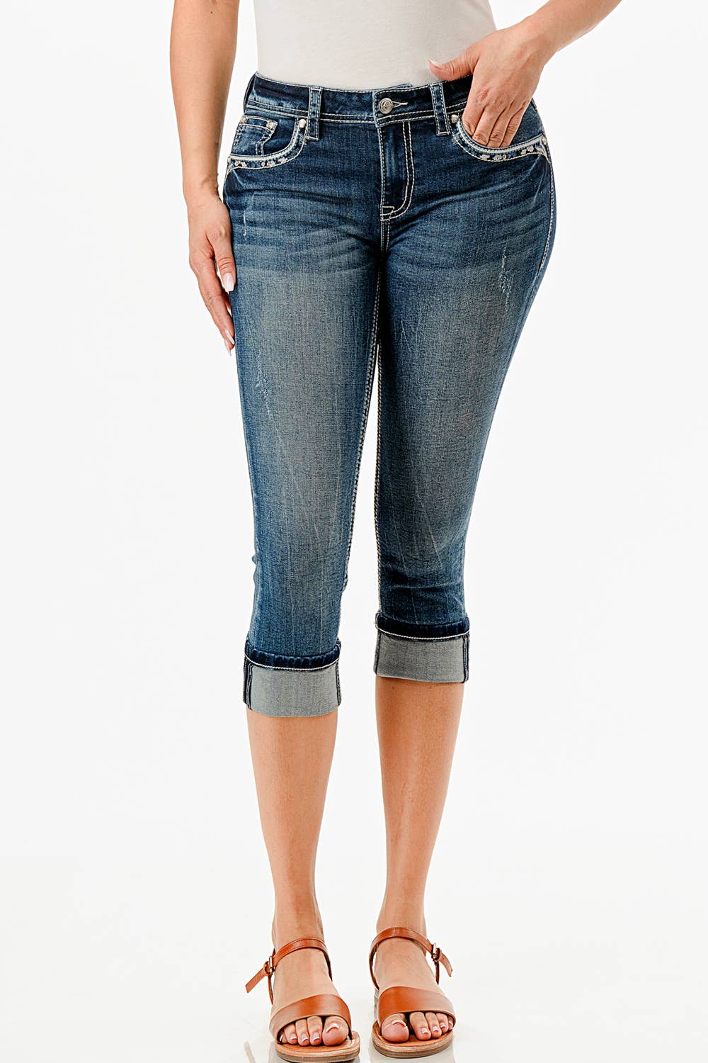 Grace in LA - Baroque Cross Embroidered Mid-Rise Capri| EC-51859