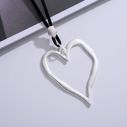 Ole - Hollow Heart Shaped Necklace