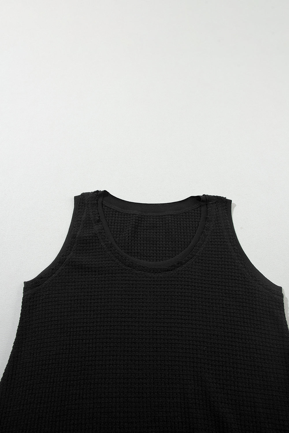 Black Scoop Neck Waffle Knit Splicing Flowy Vest