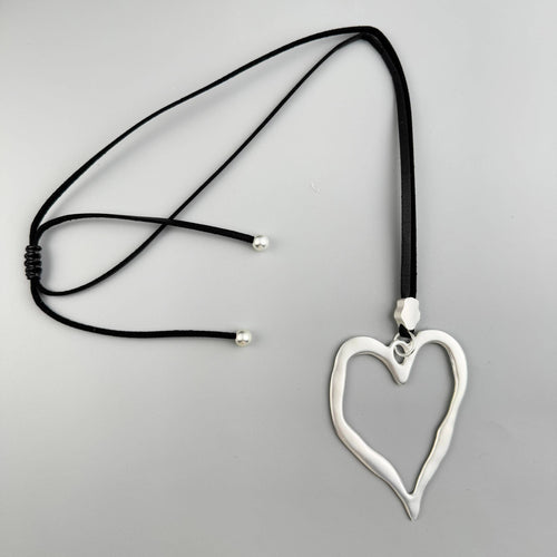 Ole - Hollow Heart Shaped Necklace