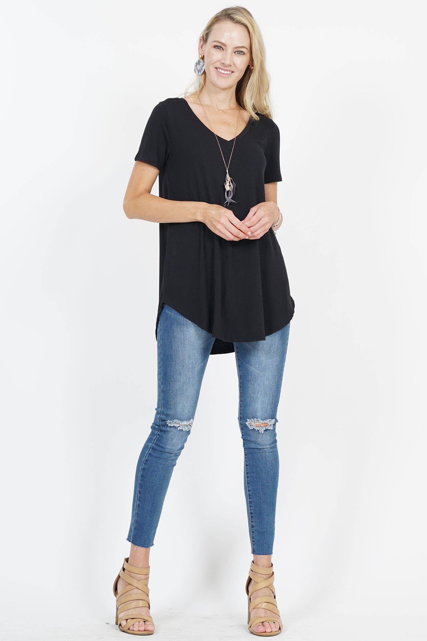 SHORT SLEEVE V-NECK ROUND HEM BLACK TOP
